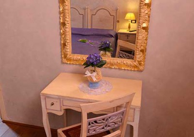 indigo-bedroom-b&b-florence-accommodation