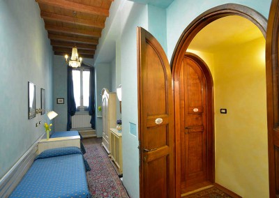 light-blue-bedroom-bed-and-breakfast-florence